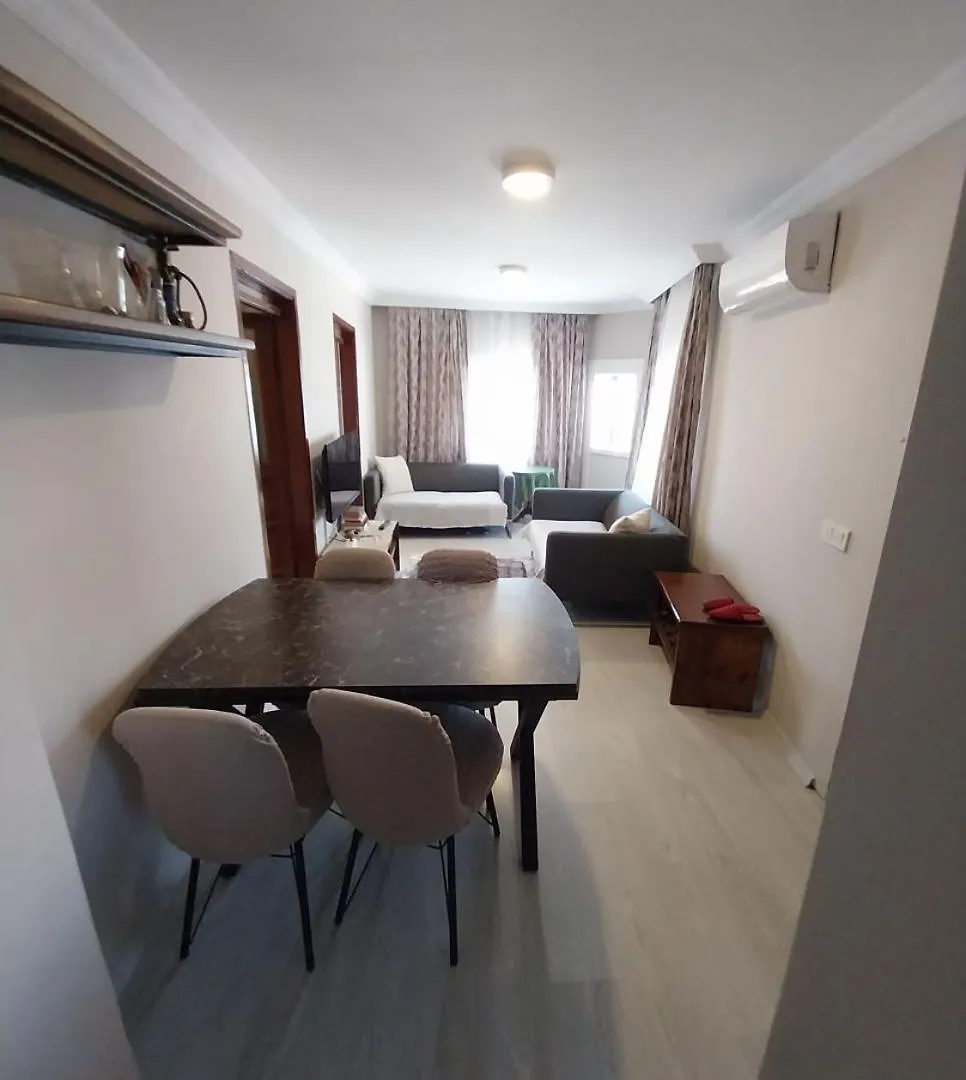 Apartamento Tiyn House Esmirna
